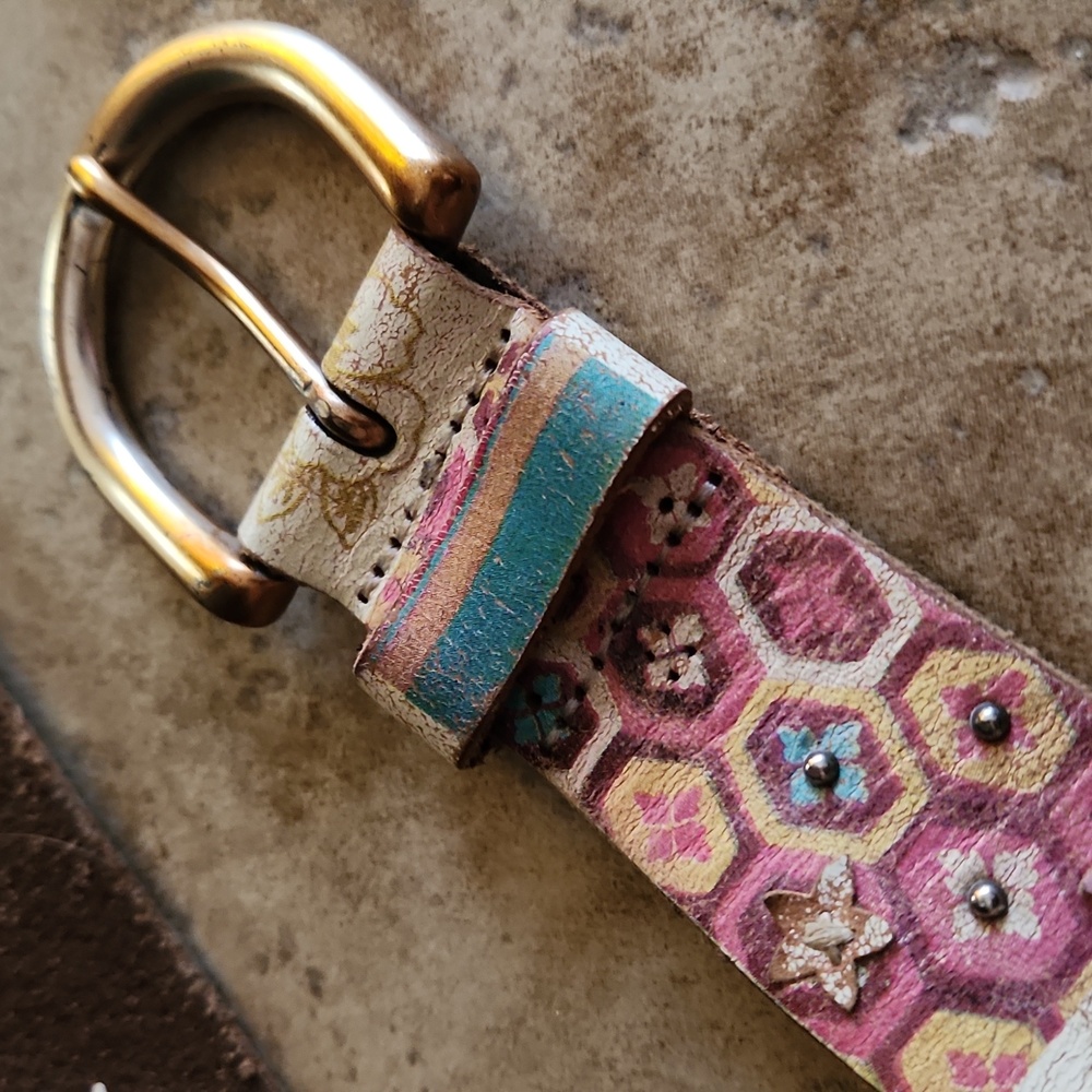 Fossil Floral Patterned Leather Belt - Picture 9 of 11